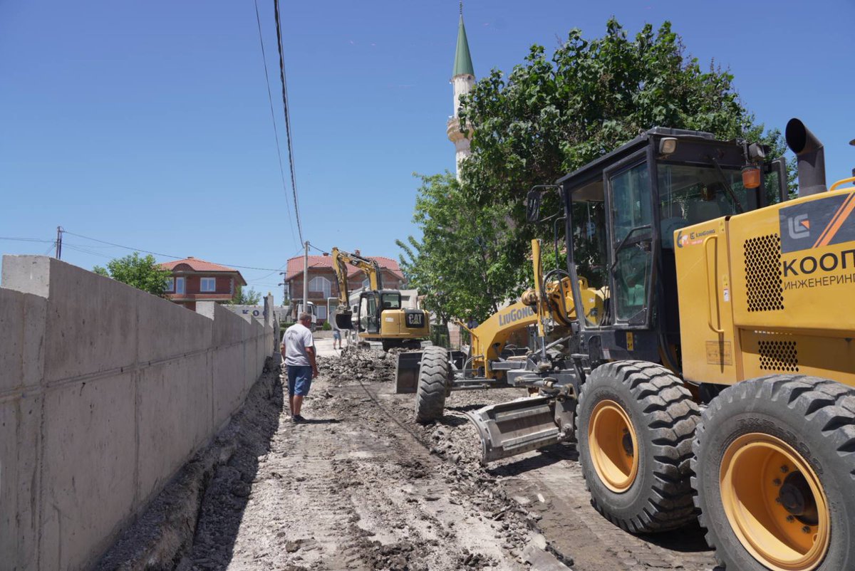 m_dimitrievski's tweet photo. ✅️🚧 Во тек е  изградба на дел од улица ‚‚ 2002 ‘‘ со краци 1, 2 и 4, како и дел од улицата ‚‚ Веселин Вујоски ‘‘ https://t.co/BwgQNps7Sr
