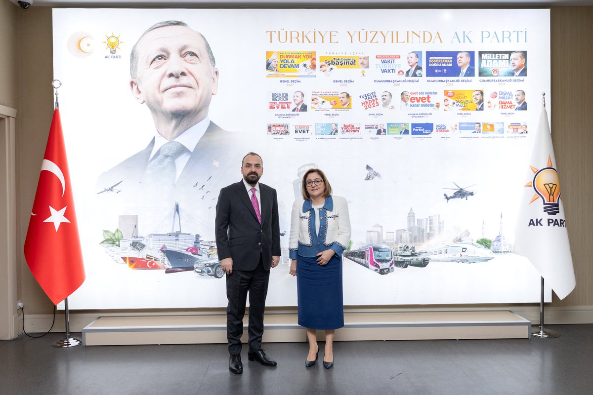 AK Partimizin Tanıtım ve Medya Başkanı Sayın Faruk Acar’ı ziyaret ettim bugün. 

Zaman zaman algının olgunun önüne geçtiği zorlu bir iletişim iklimindeyiz. Bu süreçte partimizin duruşunu, milletimizin hassasiyetlerini doğru yansıtan güçlü medya stratejileri çok kıymetli.