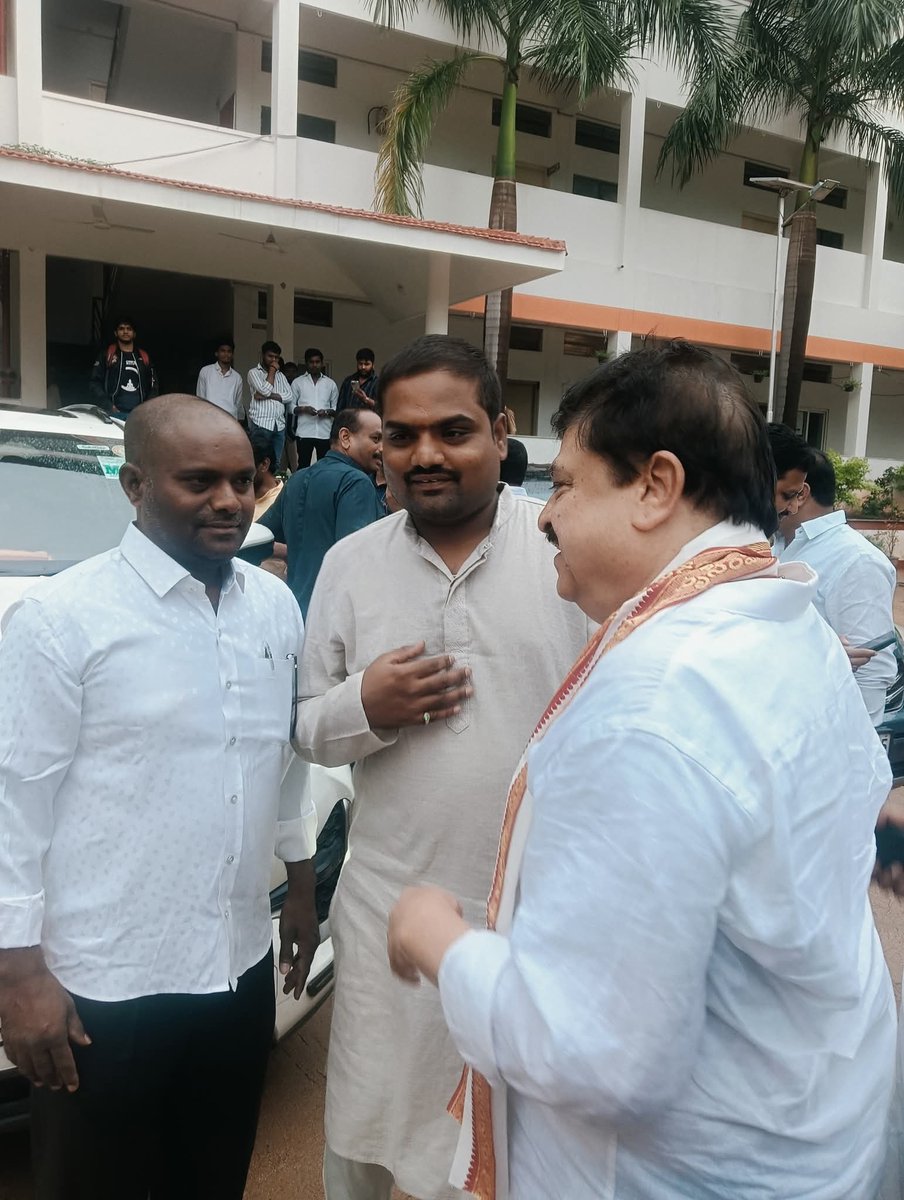 jonnakunti's tweet photo. Felicitated newly Elected State BJP President Naraparaju Ramchander Rao garu Today conveyed best wishes
@N_RamchanderRao @BJP4Telangana @VikasGodas @LaxmikanthGodha @SumiranKV 
@kishanreddybjp @bandisanjay_bjp @drlaxmanbjp @KVishReddy @RaghunandanraoM @Arvindharmapuri @Aruna_DK https://t.co/8zw4xRe04u