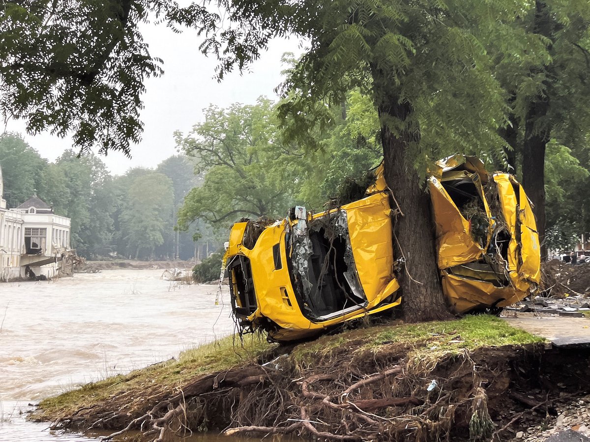 Nach der Hitzewelle droht das Unwetter: Zurich Leitfaden soll Betriebe durch Schutzmaßnahmen besser auf Starkregen und Hochwasser. Den Leitfaden und mehr Infos gibt's im Zurich Newsroom 👇 newsroom.zurich.de/pressreleases/…