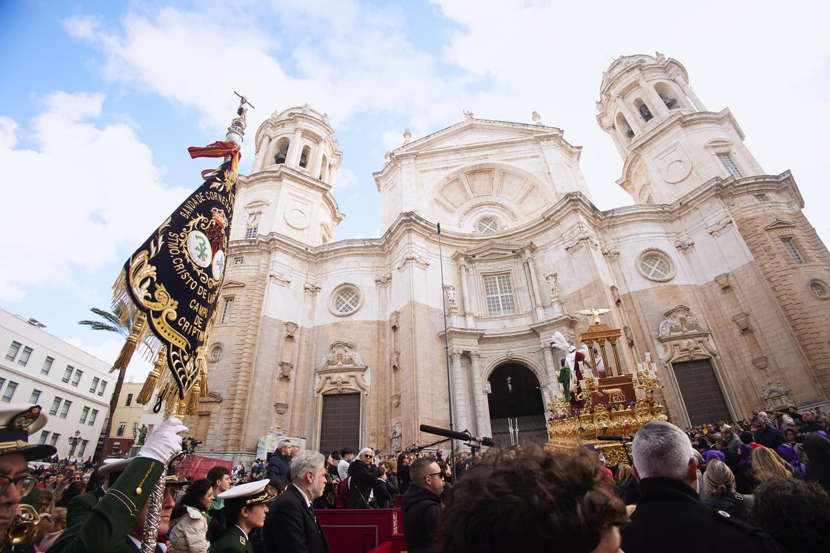 Nos alegra anunciar la renovación con la Banda de Cornetas y Tambores “Santísimo Cristo de la Elevación” de Campo de Criptana para el Miércoles Santo de 2026
#SomosSentencia
#ElevacionUnaPasion 
#SemanaSantaCádiz