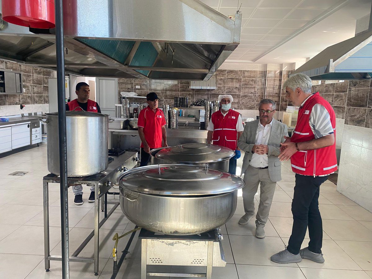 Genel Sekreter Yardımcımız Şükrü Can, Bingöl İl Merkezimizi ve Sıdıka Hanım Aşevi’mizi ziyaret ederek yürütülen faaliyetlere ilişkin yerinde incelemelerde bulundu.