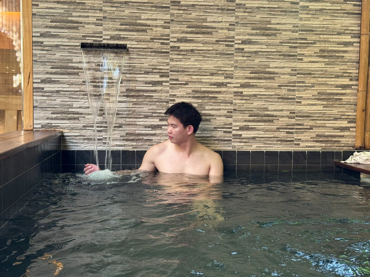 Nozawacnx's tweet photo. ♨️ออนเซ็น♨️กลางแจ้งหนึ่งเดียวในตัวเมืองจังหวัด⛩️เชียงใหม่⛩️ที่จะพาคุณไปสู่เป้าหมายการมีชีวิตที่ยืนยาวแบบฉบับคนญี่ปุ่น🇯🇵🇯🇵 https://t.co/FxcQNNVy6U