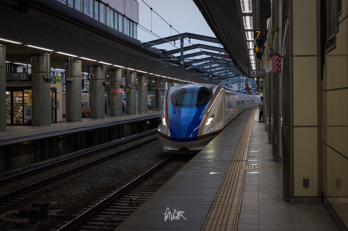 北陸新幹線かっこいい😍