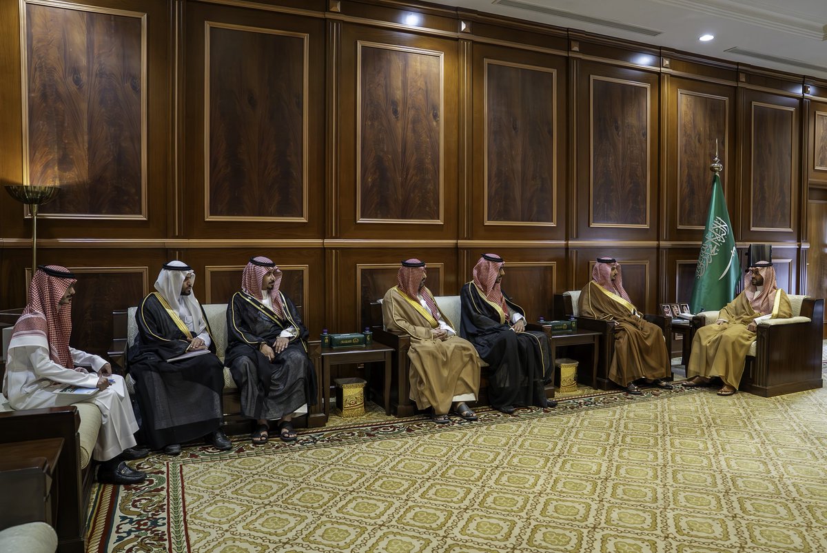 emara_hail's tweet photo. سمو #نائب_أمير_منطقة_حائل يستقبل رئيس مجلس إدارة جمعية حائل للإسكان الخيري م.سعود العلي وعددًا من أعضاء الجمعية، ويطّلع سموه على تقرير مشروع "زوائد" و مشروع "إحياء" لإعادة بناء منازل للأسر المحتاجة. https://t.co/kWxGUdpDAd