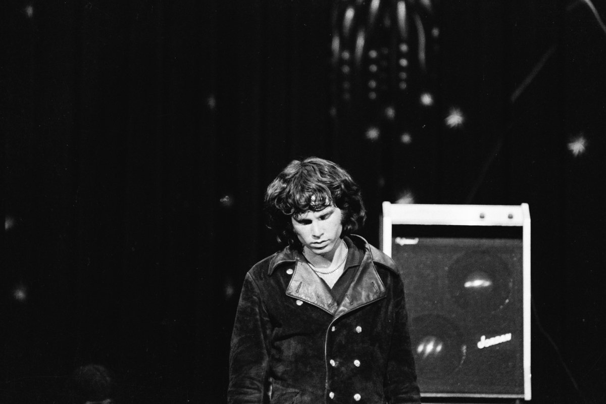 JimMorrison's tweet image. Jim Morrison didn’t just perform - he transformed.
📸: Town Hall, Philadelphia, Pennsylvania, 1967.
Photos courtesy of Getty Images.