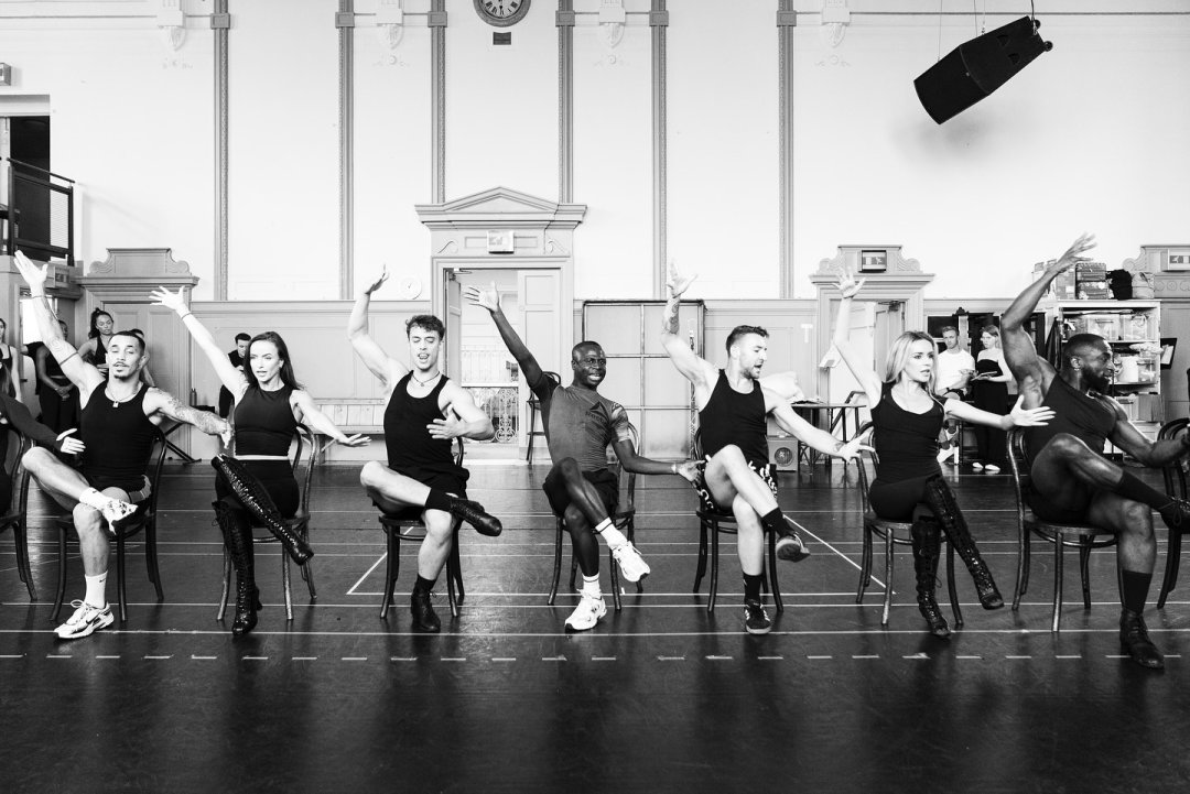 LSBO's tweet image. Have a look at these rehearsal shots Burlesque The Musical, which opens in the West End next week! Burlesque will run at the Savoy Theatre in London from 10 July to 6 September 2025, book tickets now 🎭

#london #theatre #westend #musical #burlesque #news #cast