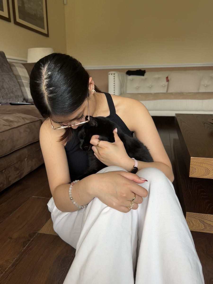 ZachKappa's tweet image. match day vs @NOVOEsports 

girlfriend with cat 🐈‍⬛

6pm CET

:)