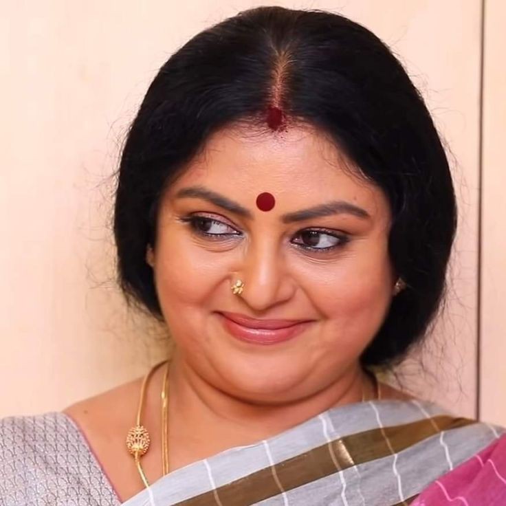 Amma - Shh ahh dei enaku vayasu aagidichi da indha kuthu kuthuriye porumaiyaa pannu da en udambu thaangaadhu

Friend - Indha vayasulayum chumma gummunu irukiyedi kundhaani molaiyaa idhu rendu malai maathiri thongudhu un sootha paathaale veri thalaiku yerudhudi

Amma - Dei rascal