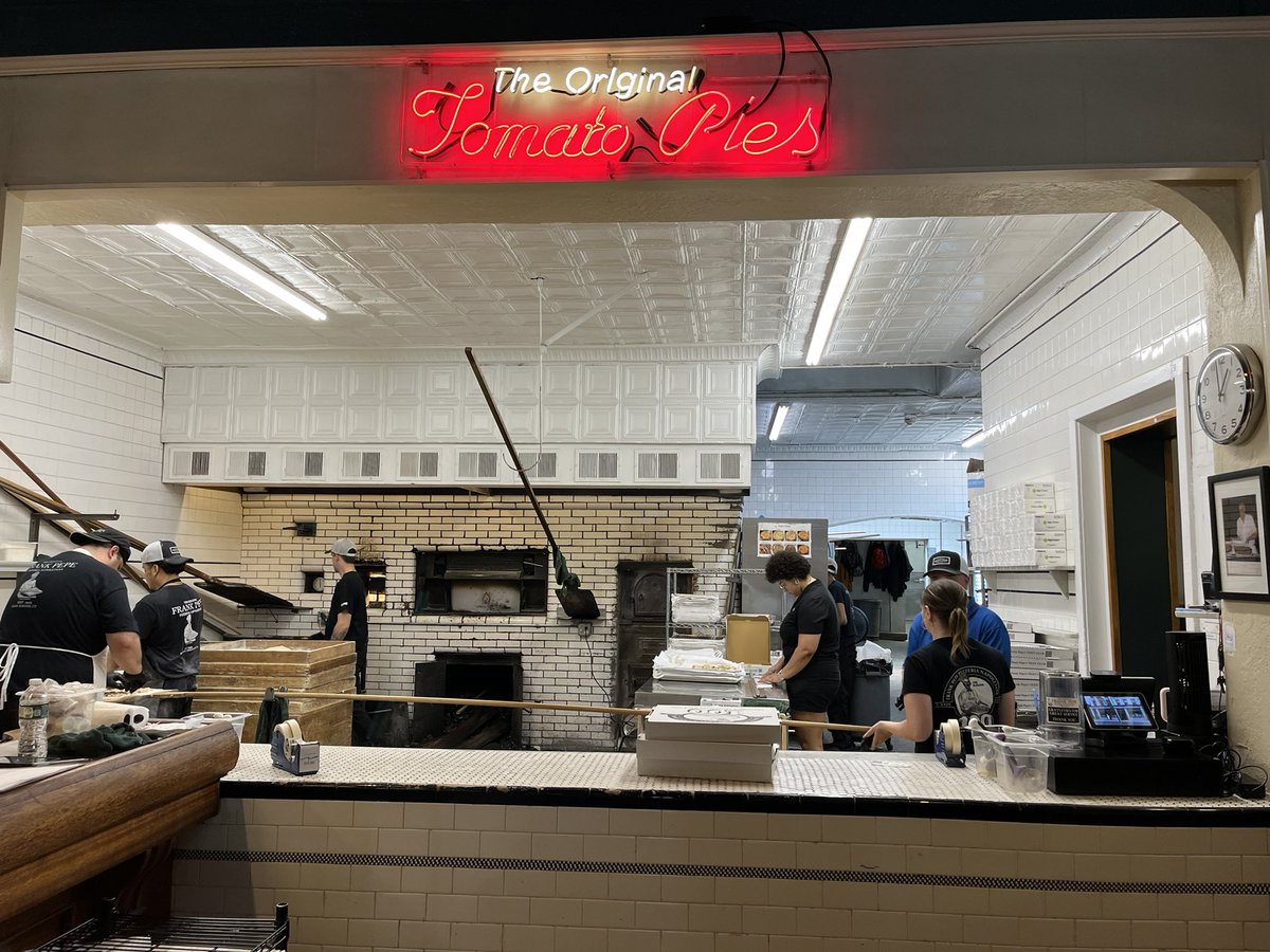 GreggDCaruso's tweet image. I had a relaxing birthday yesterday with the family, which including a delicious lunch at Frank Pepe’s in New Haven (if you know, you know).