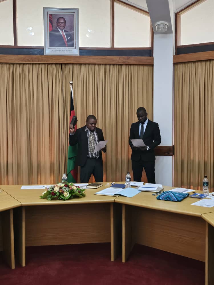 Making an Oath for my second tenure as Director of <a href="/NycomMalawi/">NYCOM MALAWI</a> Board after successfully serving the first term. Grateful for the trust from the Appointing Authority HE <a href="/LAZARUSCHAKWERA/">Dr. Lazarus Chakwera</a> and all young people.