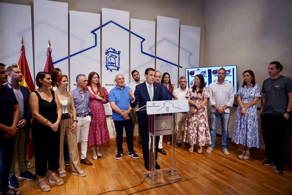 DiputaciónValladolid (@dip_va) on Twitter photo 🎶🍷 ¡Vuelve #WineConexión2025!
6 fines de semana, 6 bodegas, 6 conciertos inolvidables.
El presidente <a href="/Conrado_Iscar/">Conrado Íscar</a> presenta la programación del Festival que se celebrará del 12 de julio al 30 de agosto.
📍🎶🍇 Vino, música y territorio.
➕ <a href="/alimentosVALL/">Alimentos de Valladolid</a> 💜💚. 🎶🍷 ¡Vuelve #WineConexión2025!
6 fines de semana, 6 bodegas, 6 conciertos inolvidables.
El presidente <a href="/Conrado_Iscar/">Conrado Íscar</a> presenta la programación del Festival que se celebrará del 12 de julio al 30 de agosto.
📍🎶🍇 Vino, música y territorio.
➕ <a href="/alimentosVALL/">Alimentos de Valladolid</a> 💜💚.