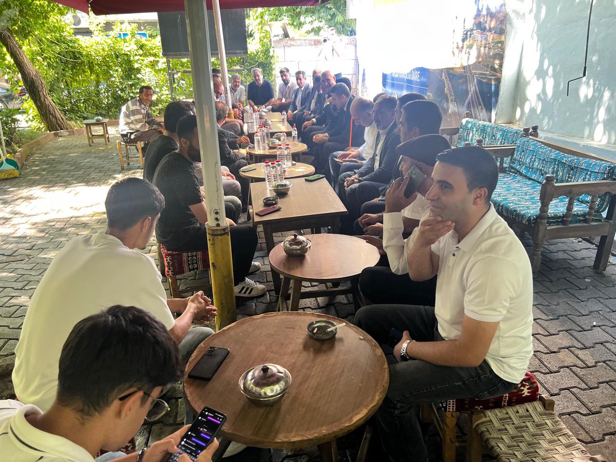 FeyziBerdibek1's tweet photo. 📍Genç

Genç ilçemizde kıymetli hemşehrilerimizi ziyaret ettik.
Gönülden gönüle köprü kurduğumuz bu güzel buluşmalarda; talepleri dinledik, dualarını aldık.
Birlik ve beraberliğimiz daim olsun. 🤝

@Erdalarikan12 @yilmaz_seven @saitkolak https://t.co/f6JDClQO9K