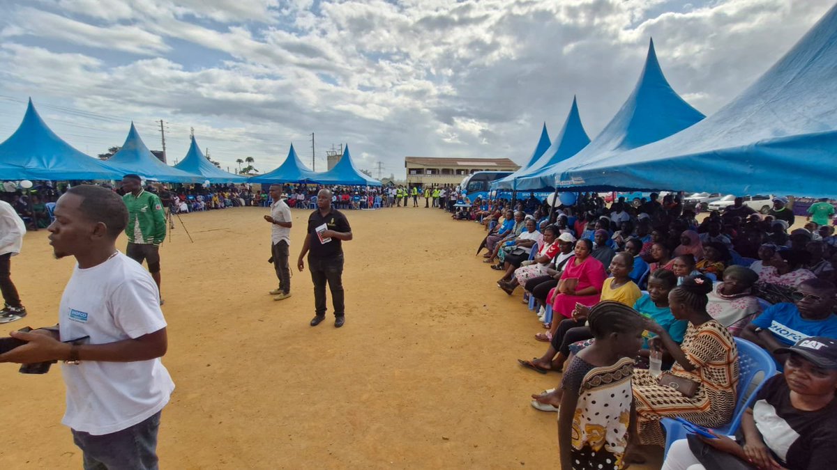 Talai_Kilel's tweet photo. SHOFCO is transforming Mombasa from the ground up. With buses now donated by Kennedy Odede, access to schools, clinics, and community events just became easier for thousands. #OdedeDonatesBuses https://t.co/SpEnfNh3m6