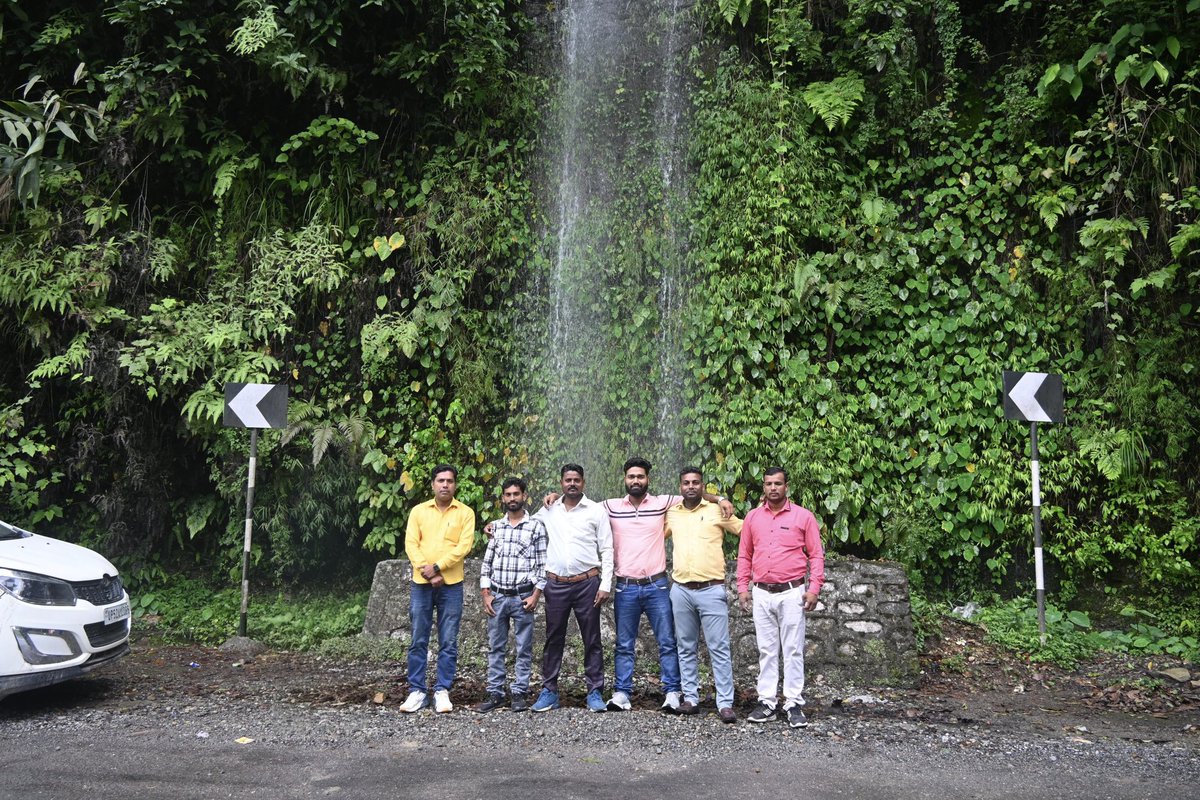 pujesh_verma's tweet photo. Nepal trip with friends https://t.co/SdS03Yjcur