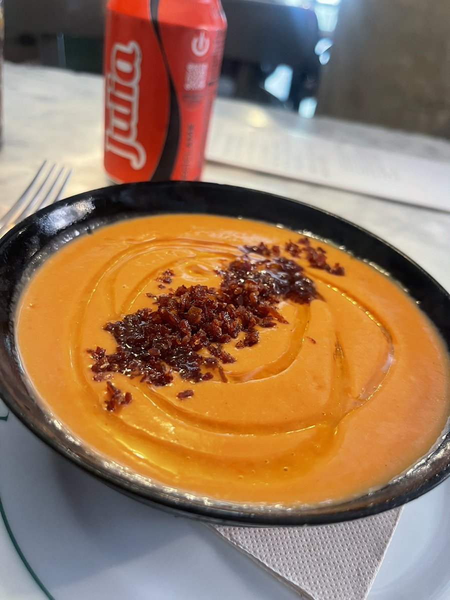 marixaarcos's tweet photo. Nueva rutina miércoles de tortilla y gazpacho 🤗 https://t.co/LgfyyqzFHI