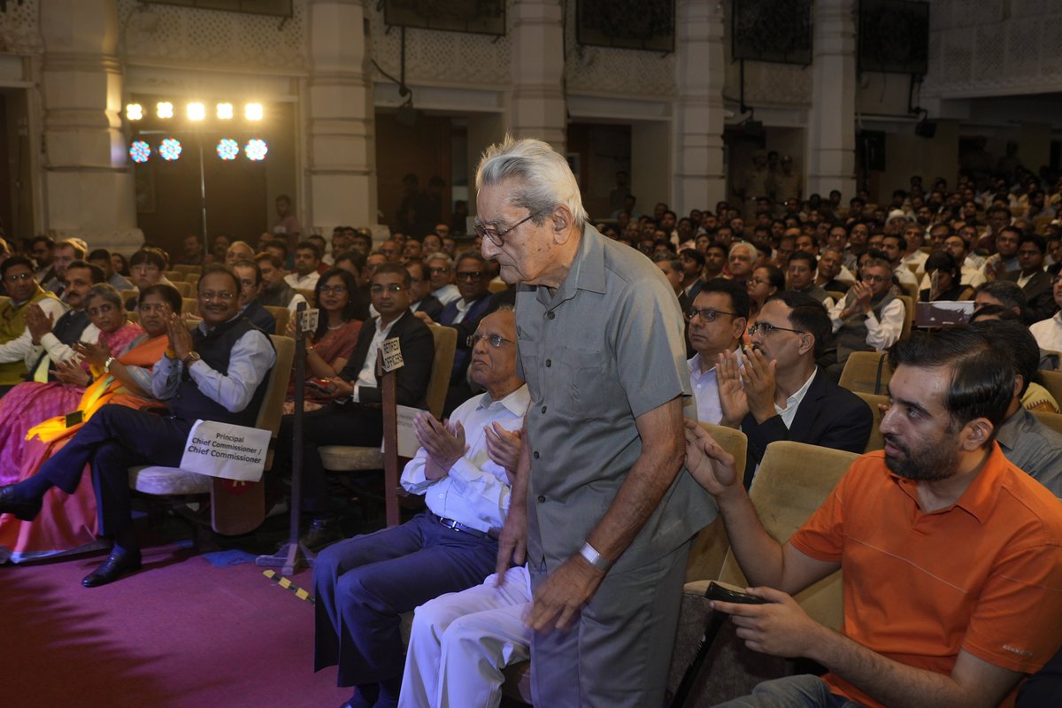 cgstmumbaizone's tweet photo. Honoured to introduce a legendary officer Shri Dilip Singh who Joined Department in 1952 served as Collector of Central Excise @ Kolkata & Mumbai, Retd. as Additional Secretary, MOF. A distinguished writer & Member, CESTAT. A true icon! 🇮🇳 #GSTDay2025 #8YearsofGST@cbic https://t.co/bSoHgorxg1