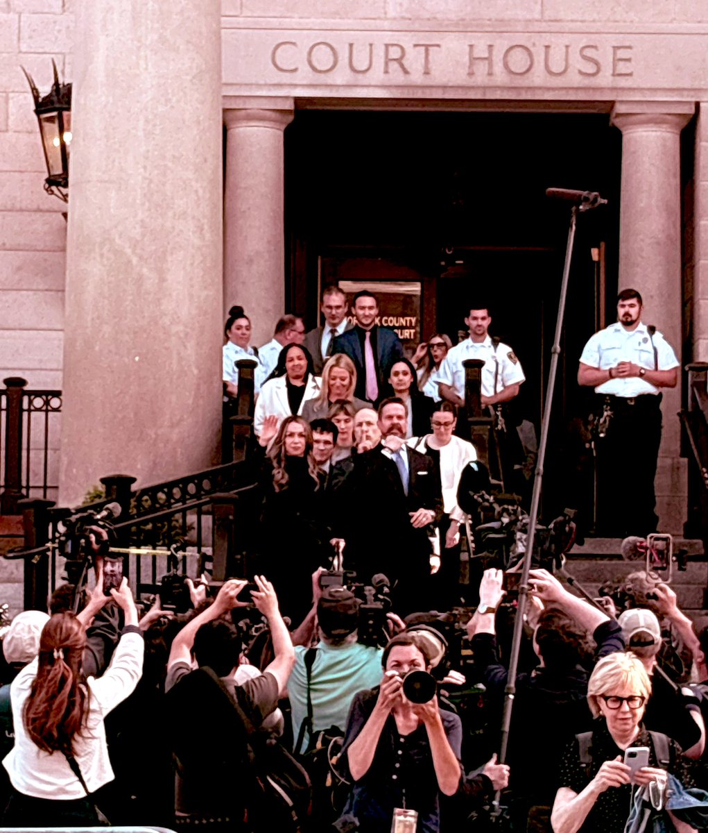 j3nnyb00m's tweet image. some of my FAVORITE flicks I took in Dedham during the #KarenReadRetrial #karenFREAD 

🩷🤟🏻⚖️