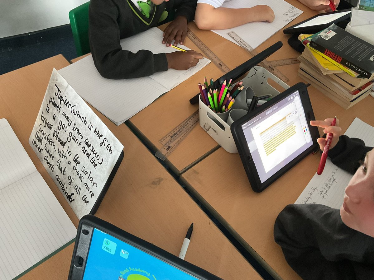LindenRDCedar's tweet photo. Researching planets in our solar system #lindenlearning #lindenroadacademycedar #LindenScience https://t.co/H3w0MbA5gZ