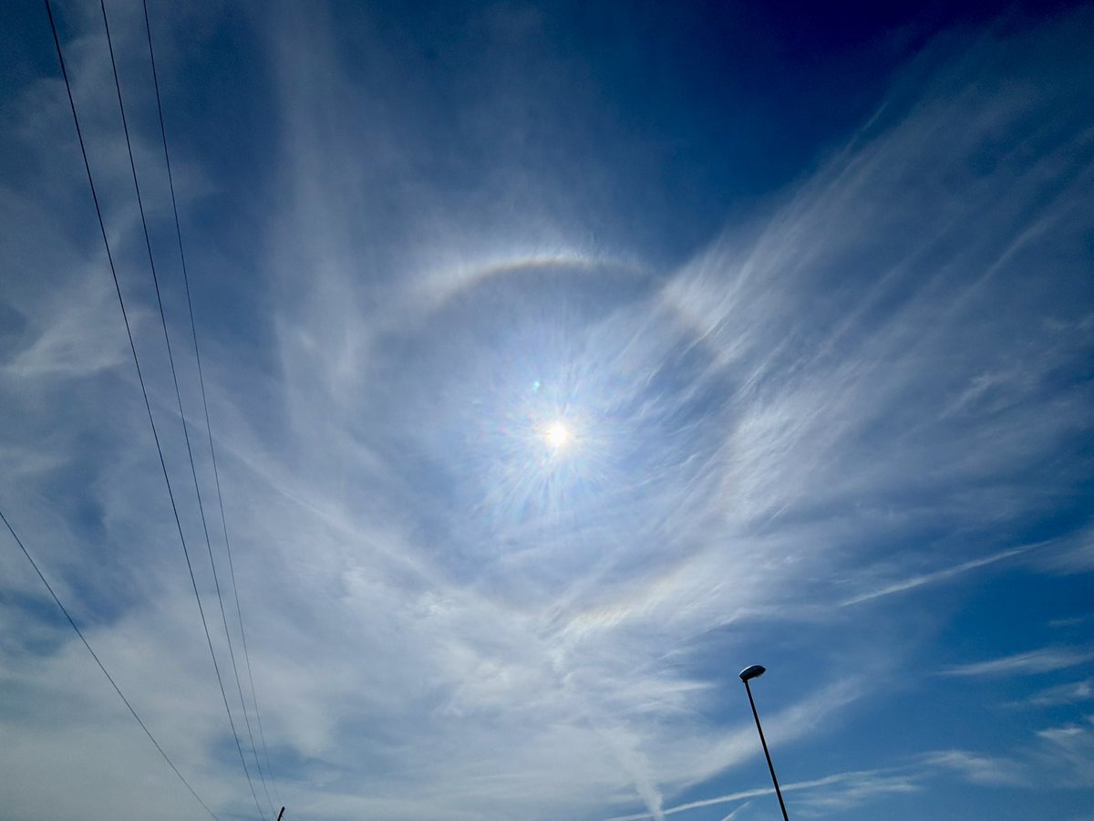 laikpstakli's tweet photo. Spožs saules halo Priekuļos.
#saule #sun #halo #vasara #debesis #daba
@LVGMC_Meteo @MeteoLatvia @meteolapa @boms_tricis https://t.co/qu7BBuEkvr