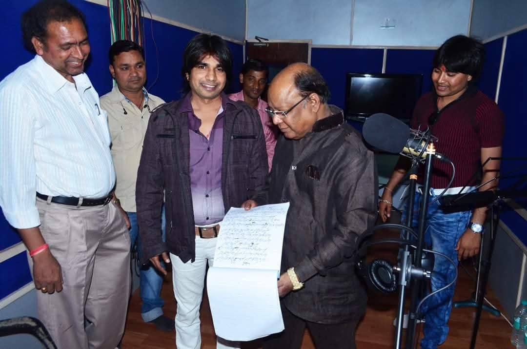 rdburman1994's tweet photo. Lyricist Anup Singh ji Music Composer Droanji, Munna Aziz
During Munna Aziz voice dubbing
at Droan Studio Goregaon West
Mumbai Maharashtra India
@mdburman12345 #IPRS
M.D.Burman loves Munna Aziz
very much his favourite singer https://t.co/3y1HT5It1g