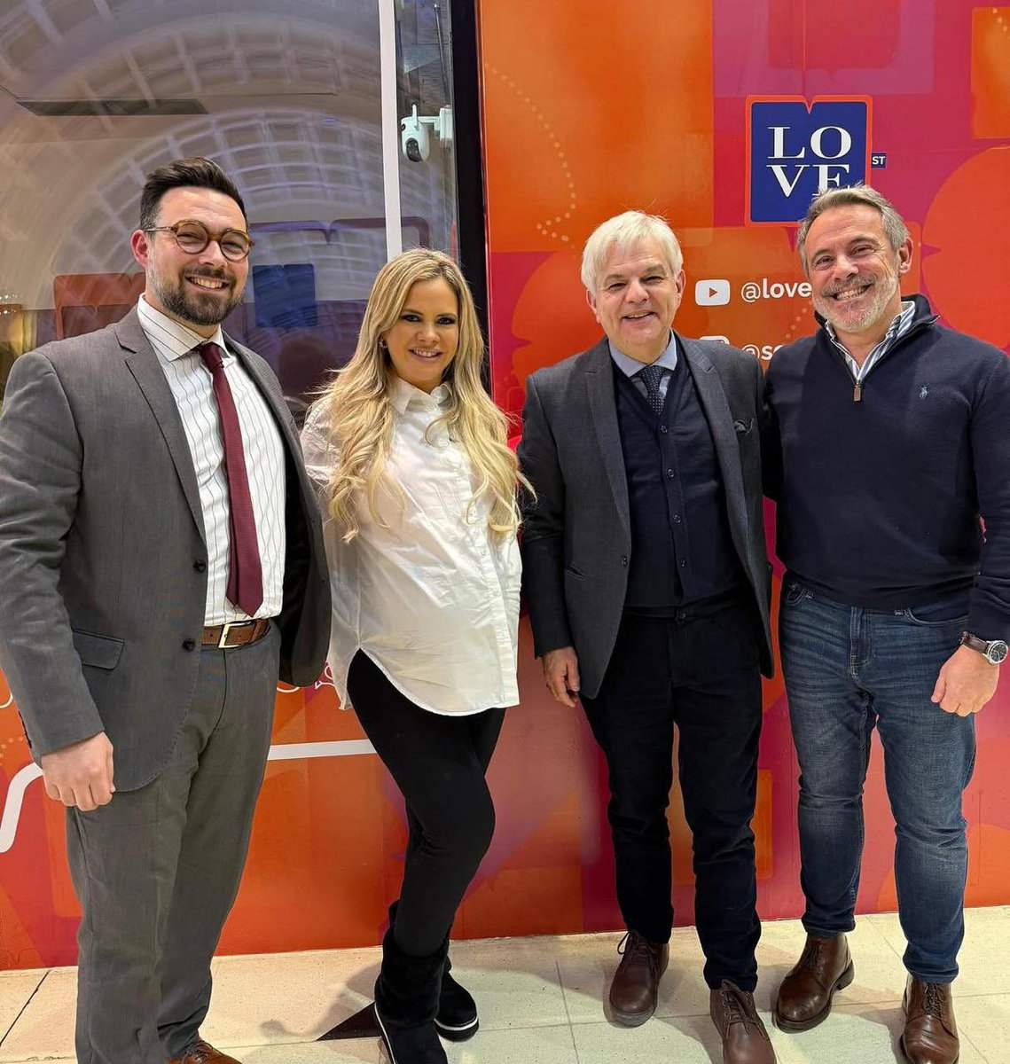 MaquesAlberto's tweet photo. Ayer participé del programa Forum Shopping de @somoslovest donde conversamos sobre la actualidad judicial en general y el caso Bailaque en particular. Gracias @alemaglietti y @jbtorreslopez por la invitación. https://t.co/gQEw9eDd11