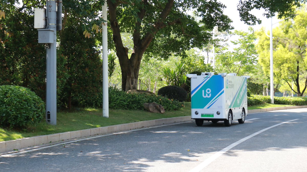 WeRide_ai's tweet image. 🚨🚚 Milestone unlocked! We&apos;re now the first and only company authorized to road-test autonomous logistics vehicles in Huangpu, Guangzhou, after securing the district&apos;s first-ever permit for our Robovan W5.
This is our second active permit in Guangzhou, following a similar…
