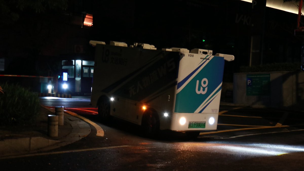 WeRide_ai's tweet image. 🚨🚚 Milestone unlocked! We&apos;re now the first and only company authorized to road-test autonomous logistics vehicles in Huangpu, Guangzhou, after securing the district&apos;s first-ever permit for our Robovan W5.
This is our second active permit in Guangzhou, following a similar…