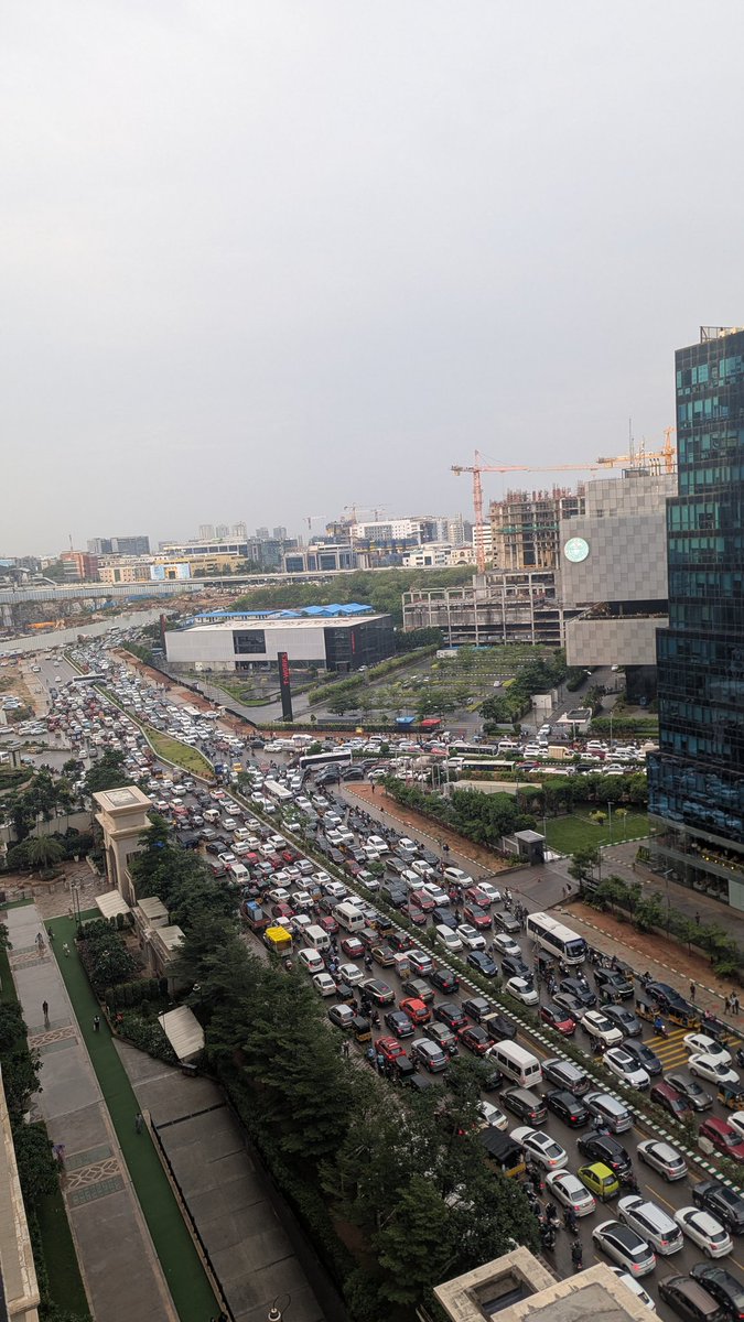 archerabi's tweet photo. It might look like a million cars, but it's only about 500 cars, all these people could fit in 10 buses. Public transit scales, cars don't. Flyovers won't help. https://t.co/gdNaccbu6f