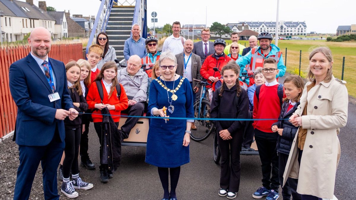 SustransScot's tweet image. We're delighted a number of our projects have been shortlisted for this year's #NationalTransportAwards π
Including 2 nominations for our work with @AngusCouncil to improve the #NationalCycleNetwork Route 1 in Carnoustie π€©
Read more about the project: buff.ly/HG0R87p