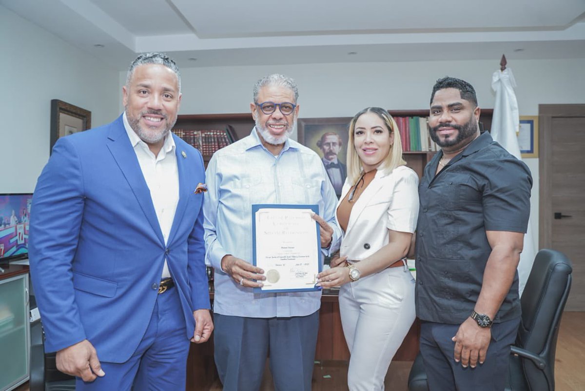 Desarrollo de la Comunidad (@dgdcrdo) on Twitter photo Por los aportes al desarrollo social, político y económico de la República Dominicana, nuestro director general, doctor <a href="/modestoguzmanrd/">Modesto Guzmán</a> fue reconocido por una delegación de la ciudad de Paterson en New York, encabezada por el concejal Alex Méndez.
#DesarrolloDeLaComunidad Por los aportes al desarrollo social, político y económico de la República Dominicana, nuestro director general, doctor <a href="/modestoguzmanrd/">Modesto Guzmán</a> fue reconocido por una delegación de la ciudad de Paterson en New York, encabezada por el concejal Alex Méndez.
#DesarrolloDeLaComunidad