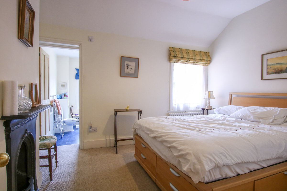 TO LET
📍Aldeburgh

A beautiful semi-detached home situated on a sought after road, just a short walk from Aldeburgh High Street and the beach.

🏡Two Bedrooms
🏡Two Reception Rooms
🏡Three Bathrooms
🏡Pet Considered

Price: £1,100 per calendar month

flickandson.co.uk/property/p-341…