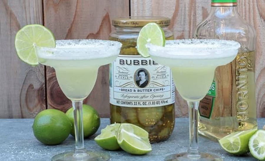 TailgaterMag's tweet image. Pickle brine margarita? Don't knock it until you try it - tailgatermagazine.com/drink-recipes/…

#margaritas #cocktails #happyhour #pickles #drinks