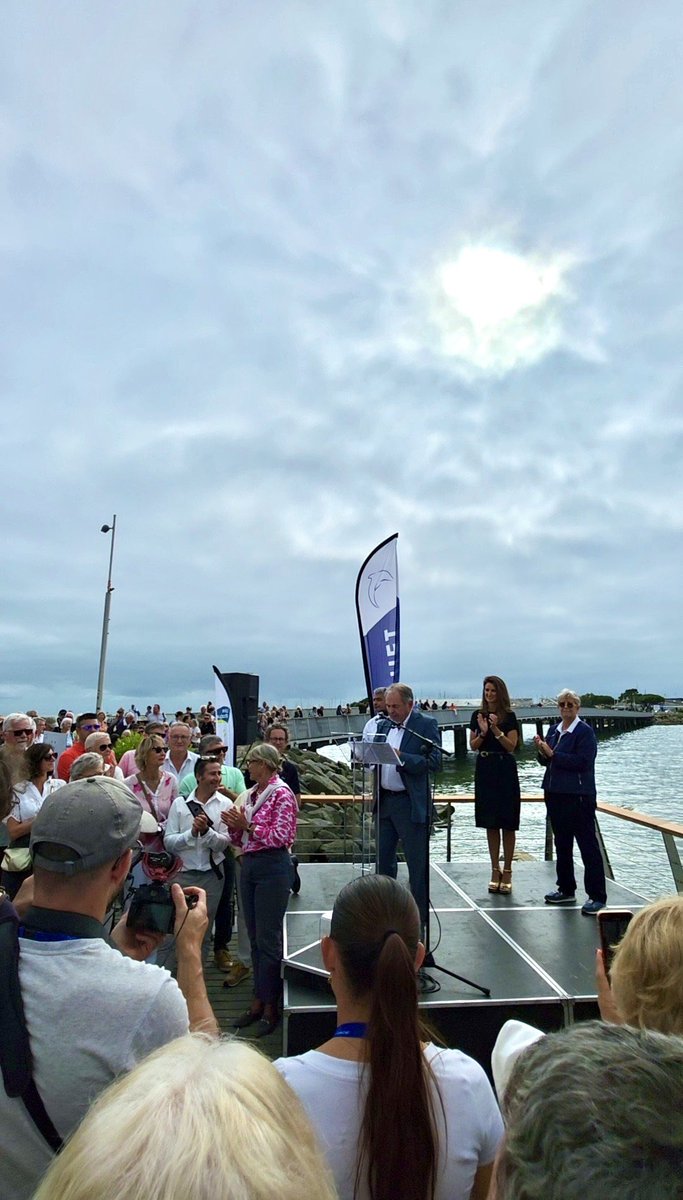 AndreaPorcher's tweet image. À @villedepornichet , je représentais @C_MORANCAIS et la région pays de la loire, pour inaugurer un projet attendu depuis 15 ans par les Pornichétins : la passerelle du vieux môle au cœur du port. Projet pensé localement, soutenu régionalement, financé à l’échelle européenne.
