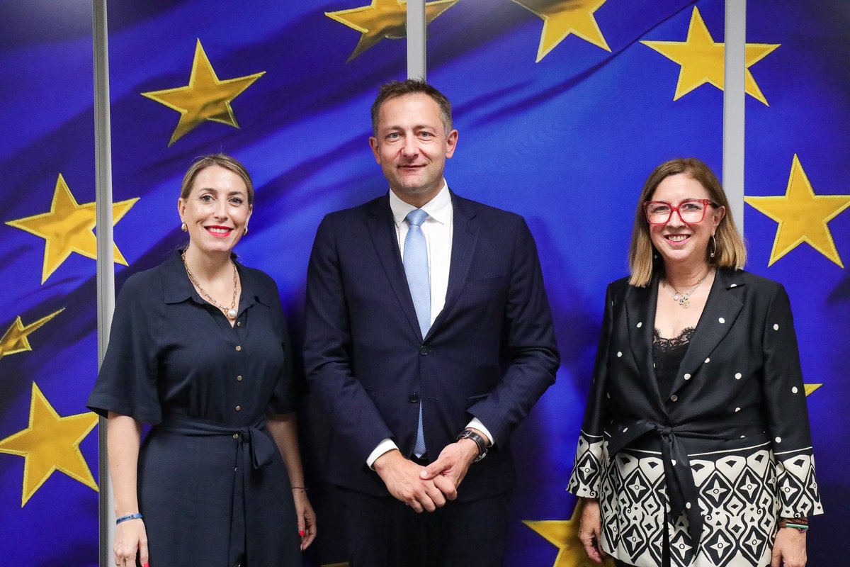 Los agricultores y ganaderos reclaman una política útil para el campo extremeño. He trasladado al comisario <a href="/CHansenEU/">Christophe Hansen</a> que la PAC garantice la renta de los mismos, con un presupuesto específico, y que asegure el relevo generacional en el sector.

Son el pilar fundamental de la