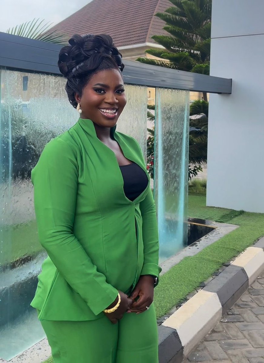 It's my 30th birthday and 2-month wedding anniversary.🍰💍
.
Thank you, Jesus, for proving your supremacy over every aspect of my life. 
In You, I have HOPE and a FUTURE.🌸

#30thbirthday #educationalconsultant #teachertrainer #edtechfounder #learnerscrib #learnerscribconsult
