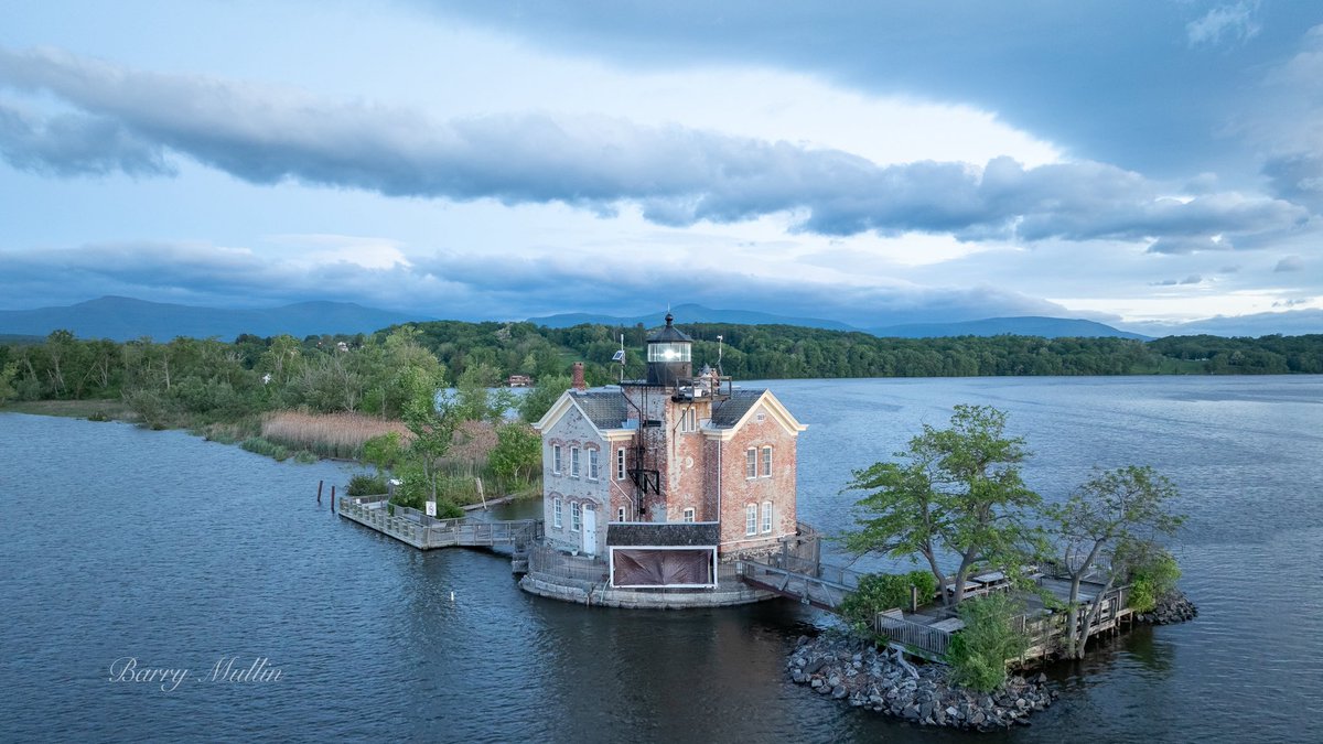 Lighthouses_NE's tweet image. Saugerties Lighthouse during sunrise in Saugerties, New York, USA.