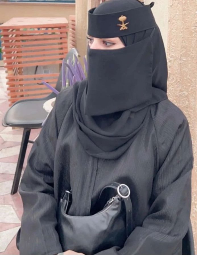 الزوجه اللي تسمع كلام زوجها وما ترفض له طلب وش تسمونها ؟!😇