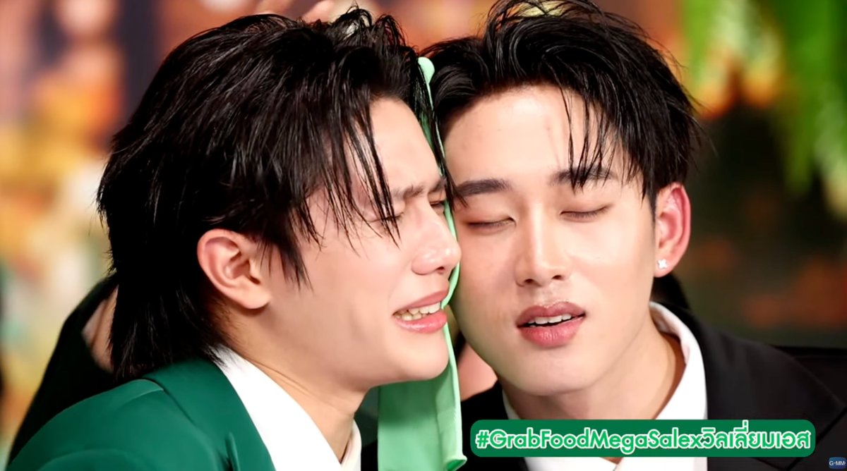 GMMTV's tweet image. WESLEY อยู่ไหนไม่รู้ เพราะทางนี้ตาพร่าไปแล้ว กรี๊ดดดดดดดดดด
#GrabFoodMegaSalexวิลเลี่ยมเอส #GrabFoodxWilliamEst
#GrabFood #GMMTV
@Williamjkp1 @EstRvp