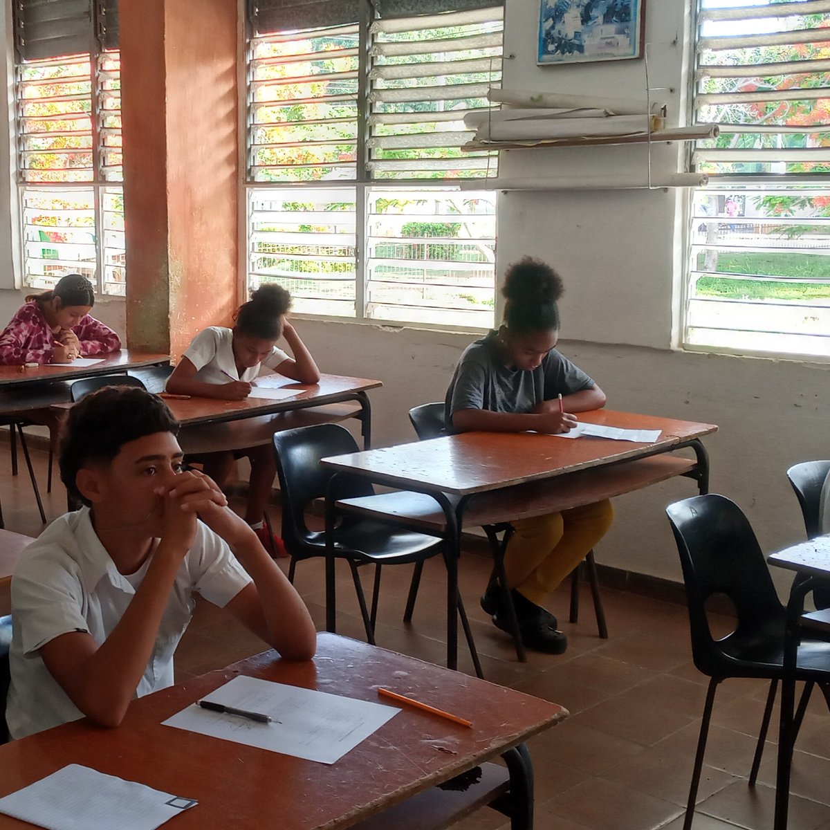 EsbuMario's tweet photo. Se realiza Prueba Final de Matemática con los estudiantes de 8vo grado. 

@DGME_Quemado @CubaMined @SaezCoralia @SaerySerrano @Yamilet50088609 https://t.co/rFGQX01oy0
