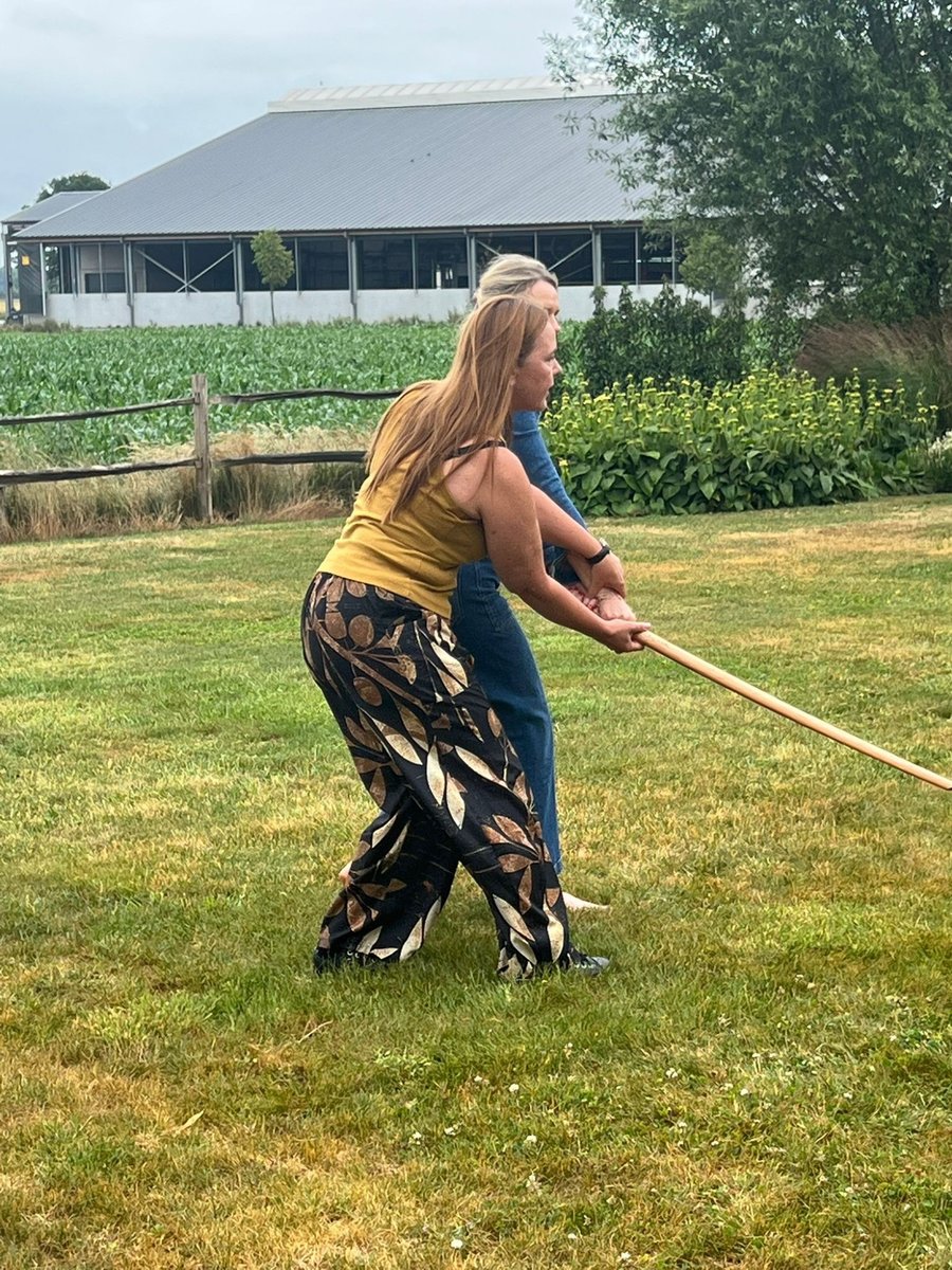 Reflectie op een zomerse workshopdag bij Logie Marie | Op 24 juni 2025 mocht ik samen met Pascale Naessens een dag begeleiden voor een groep vrouwen die bewust wilden vertragen, verdiepen en verbinden.
word-dancing-together.blogspot.com/2025/07/aikido…
#aikido #communicatie #pascalenaessens #purekeuken