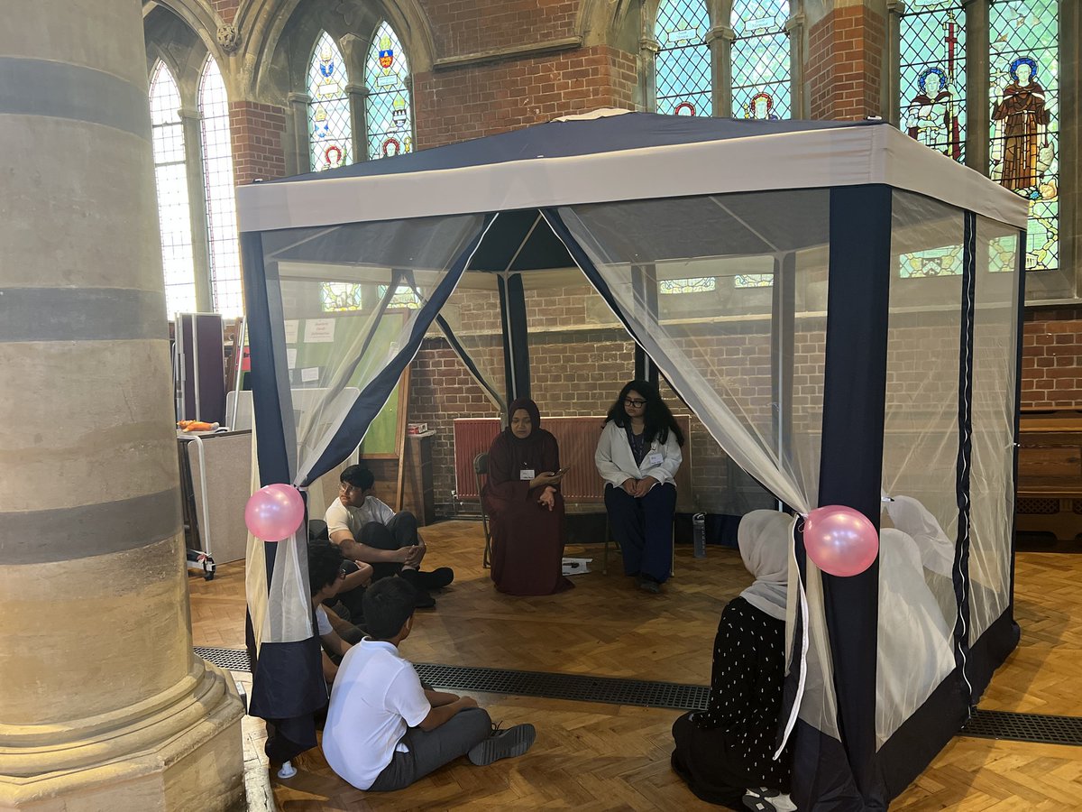 ⛺️ STORIES &gt; DIVIDES! Year 5/6 students in Slough transformed a church into a storytelling haven with tents! Workshop: Kids shared tales, built friendships &amp; bridged gaps across cultures/faiths. ❤️  
📖 = 🔗 for a brighter #Slough
#BuildingBridges
