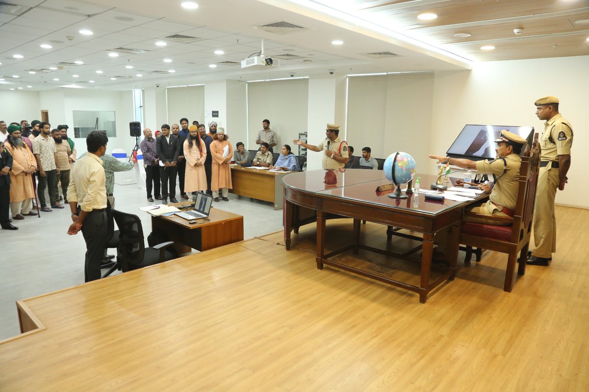 CPHydCity's tweet image. Today, Commissioner of Police, Hyderabad, Mr. C.V. Anand, IPS, held a court session in his capacity as Additional District Magistrate(executive)under Section 126 of the BNSS.
During the proceedings, the SHO of Mehdipatnam apprised the court of an ongoing rivalry between two…