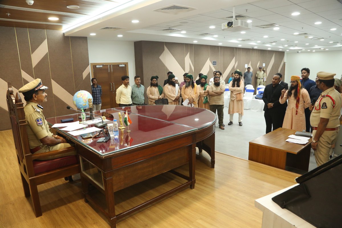 CPHydCity's tweet image. Today, Commissioner of Police, Hyderabad, Mr. C.V. Anand, IPS, held a court session in his capacity as Additional District Magistrate(executive)under Section 126 of the BNSS.
During the proceedings, the SHO of Mehdipatnam apprised the court of an ongoing rivalry between two…
