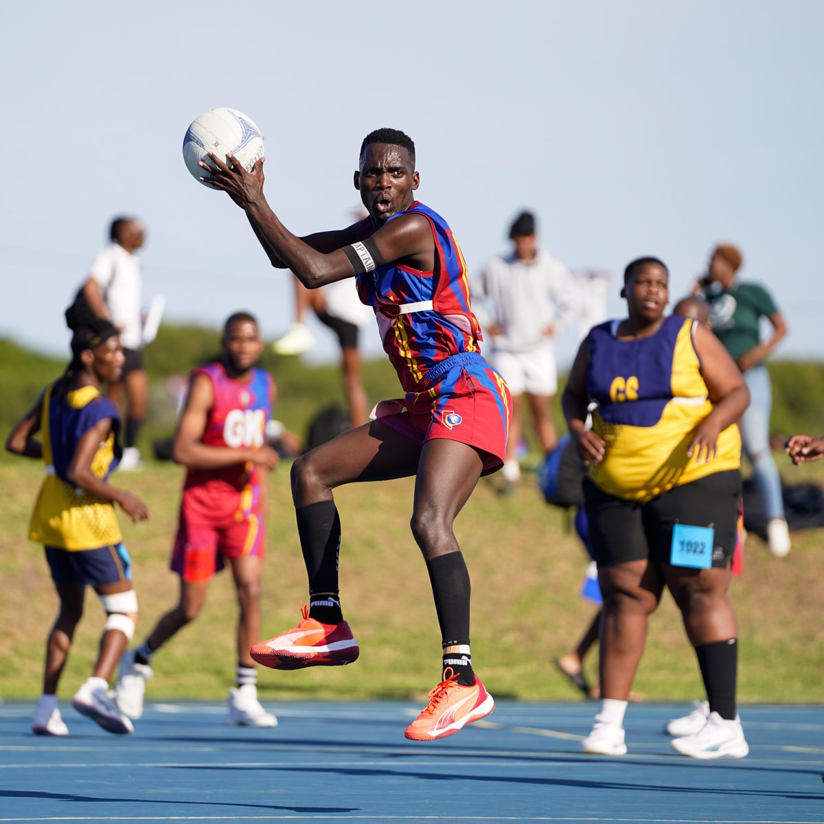 🧐 DID YOU KNOW? 🏐

Men’s Netball at the USSA Champs was only introduced last year — and history was made! 📖

TUT became the first-ever champions of the inaugural men’s tournament after a thrilling final against UJ.

Who will rise this year? 

#USSANetballChamps