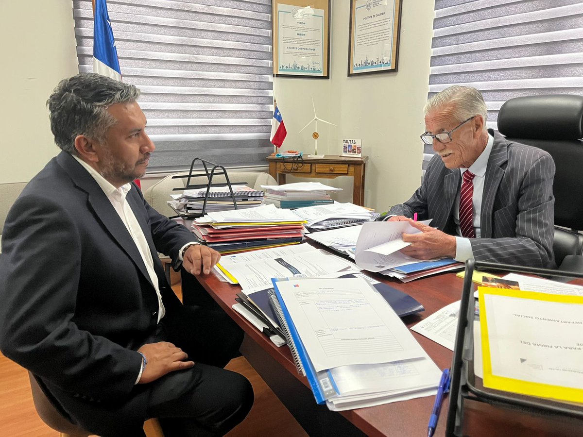 🤝 En #Taltal, el alcalde Mario Acuña recibió un saludo protocolar de nuestro equipo.
Destacamos la importancia del modelo de gobernanza en la implementación de nuestra oferta programática de prevención, según el convenio vigente a través de <a href="/SendaTaltal/">SENDA Previene Taltal</a> #Gobernanza