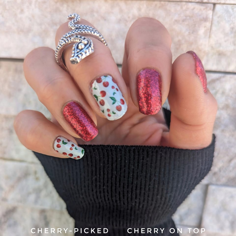 RockinSomeStrip's tweet photo. π₯Featured Favorite! π₯
Featuring Cherry On Top today β πβ¨ Itβs bold & it sparkles like crazy in the sun!
You can get a mani & pedi out of one set!! π
https://t.co/gff7w1WMrJ
#Colorstreetnails #ManicureMagic #CherryOnTopCS #SummerManiVibes #BoldManicure #NailsThatSparkle https://t.co/5eKAZBgZ6n