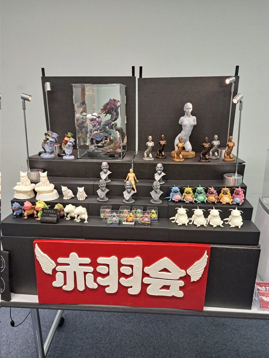 展示検証会で並べ方を
検証しました☺️

猫バラのケースはでかいから
やめよかな……笑

赤羽会、デザフェスは
6日の日曜のみ、H-71です！
ぜひのぞきに来てくださいませ☺️

#デザフェス61 
#デザフェス