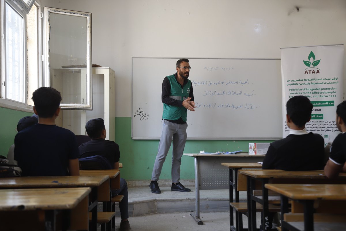 IOMSyria's tweet image. التوعية المبكرة تمكّن الشباب من أن يكونوا أكثر قدرة على مواجهة التحديات القانونية. 📚
🧾 بالتعاون مع @AtaaRelief و @CBPFs نظمنا جلسات توعية لطلاب المرحلة الثانوية في أعزاز، ركزنا خلالها على أهمية التوثيق القانوني، خاصة في سياق النزوح.