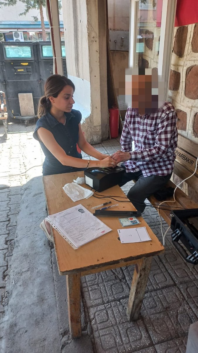 Hazro İlçe Nüfus Müdürlüğü (@hazronufus) on Twitter photo Müdürlüğümüze gelemeyecek durumda olan vatandaşlarımıza mekan gözetmeksizin hizmet sunuyoruz .#HayatınızınHerAnında <a href="/tchazro/">T.C. Hazro Kaymakamlığı</a> <a href="/mehmetkilictr1/">Mehmet KILIÇ</a> <a href="/cagriavci_/">ÇAĞRI AVCI</a> Müdürlüğümüze gelemeyecek durumda olan vatandaşlarımıza mekan gözetmeksizin hizmet sunuyoruz .#HayatınızınHerAnında <a href="/tchazro/">T.C. Hazro Kaymakamlığı</a> <a href="/mehmetkilictr1/">Mehmet KILIÇ</a> <a href="/cagriavci_/">ÇAĞRI AVCI</a>